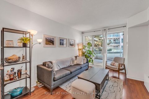 Photo 5 at 202 - 600 Queens Quay W, Waterfront Communities C1, Toronto