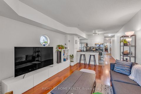 Photo 11 at 202 - 600 Queens Quay W, Waterfront Communities C1, Toronto