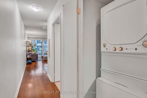 Photo 13 at 202 - 600 Queens Quay W, Waterfront Communities C1, Toronto