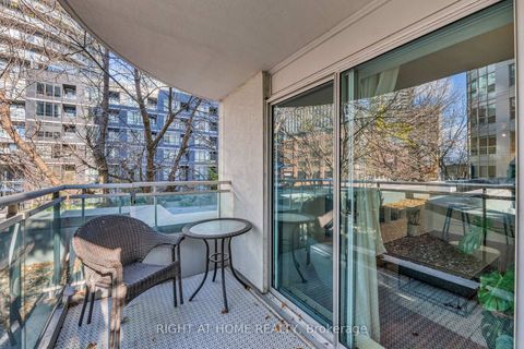 Photo 14 at 202 - 600 Queens Quay W, Waterfront Communities C1, Toronto