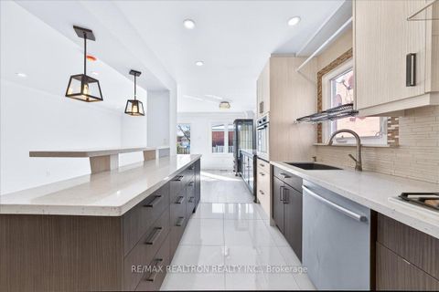 Photo 13 at 102 Wade Gate, Brownridge, Vaughan