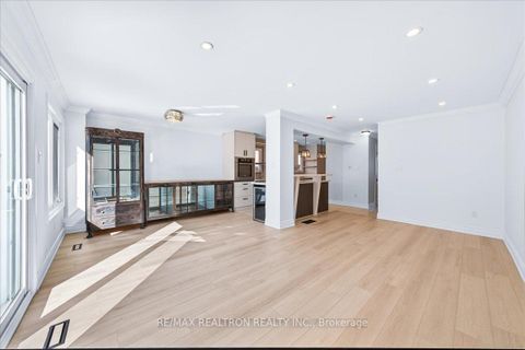 Photo 14 at 102 Wade Gate, Brownridge, Vaughan