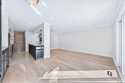 Photo 15 at 102 Wade Gate, Brownridge, Vaughan