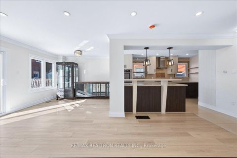 Photo 16 at 102 Wade Gate, Brownridge, Vaughan