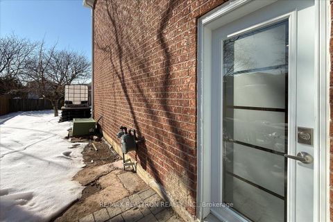 Photo 34 at 102 Wade Gate, Brownridge, Vaughan