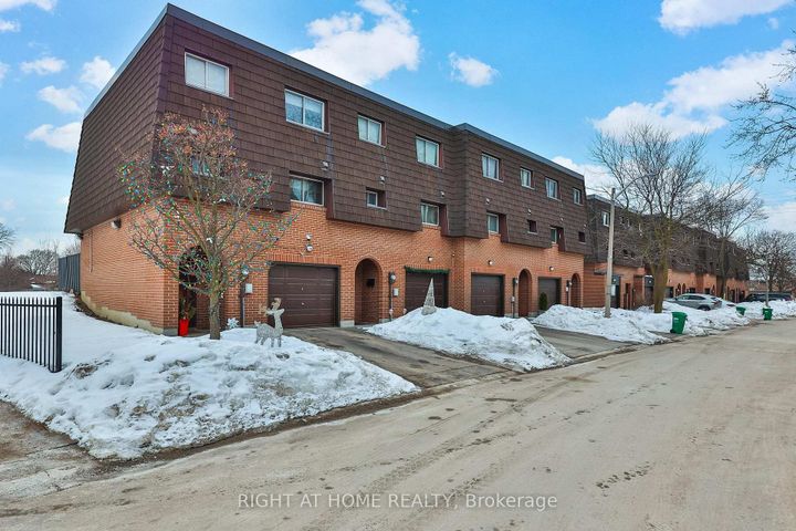 Photo 4 at 74 - 100 Darras Court, Southgate, Brampton