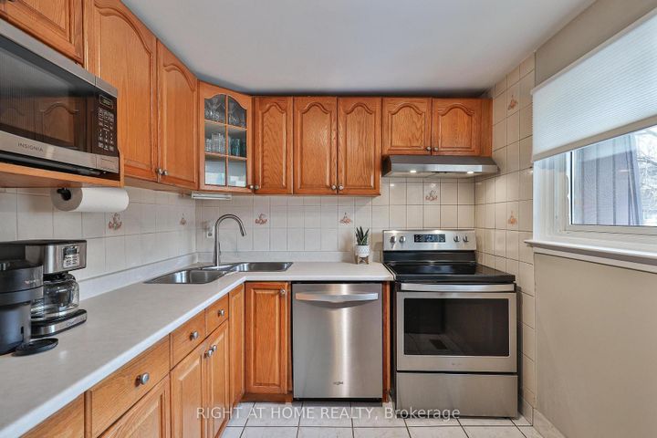 Photo 15 at 74 - 100 Darras Court, Southgate, Brampton