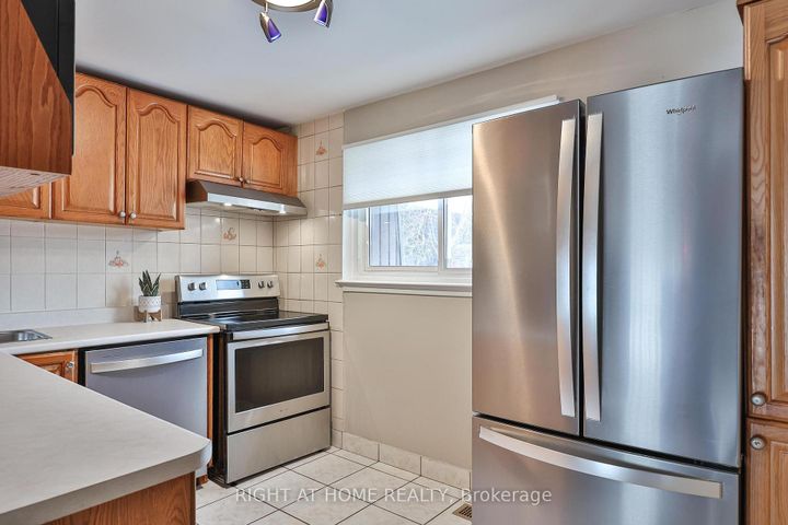 Photo 16 at 74 - 100 Darras Court, Southgate, Brampton