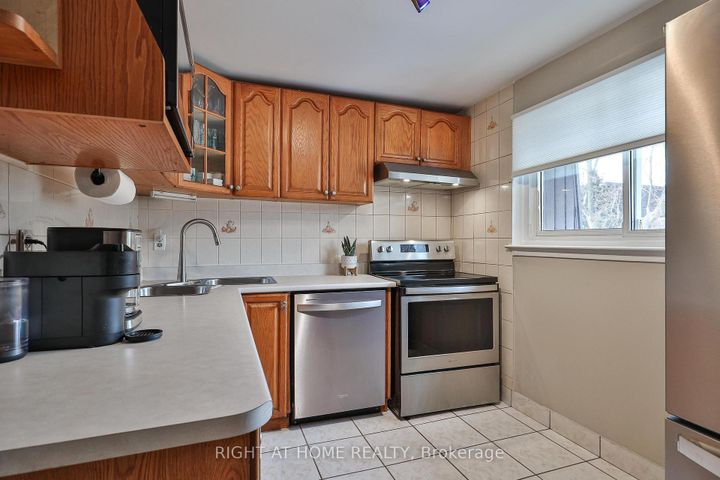 Photo 17 at 74 - 100 Darras Court, Southgate, Brampton