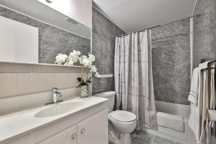 Photo 29 at 74 - 100 Darras Court, Southgate, Brampton