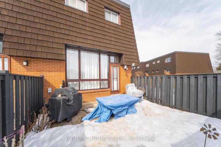 Photo 38 at 74 - 100 Darras Court, Southgate, Brampton