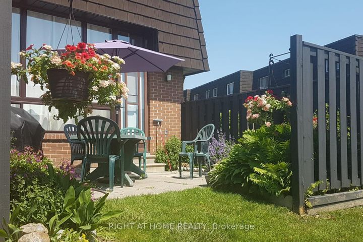 Photo 39 at 74 - 100 Darras Court, Southgate, Brampton