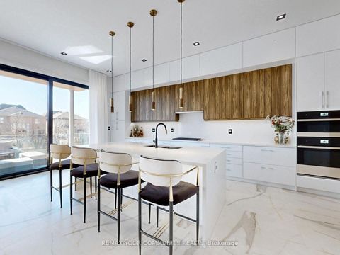 Photo 10 at 127 Elgin Mills Road W, Mill Pond, Richmond Hill