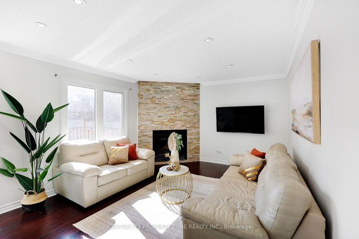 Photo 5 at 3068 Prentiss Road, Erin Mills, Mississauga