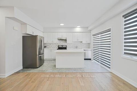 Photo 5 at 29 Turnberry Lane, Painswick South, Barrie