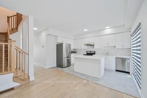 Photo 6 at 29 Turnberry Lane, Painswick South, Barrie