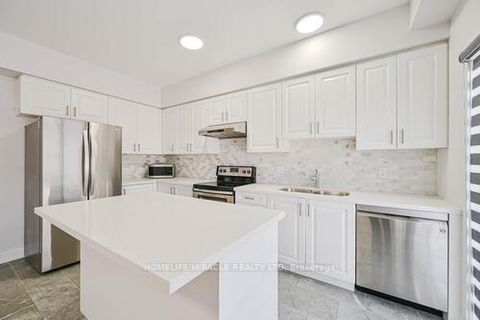 Photo 8 at 29 Turnberry Lane, Painswick South, Barrie