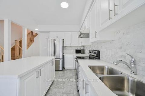 Photo 9 at 29 Turnberry Lane, Painswick South, Barrie