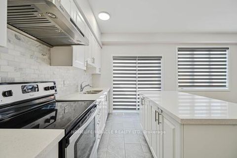 Photo 10 at 29 Turnberry Lane, Painswick South, Barrie