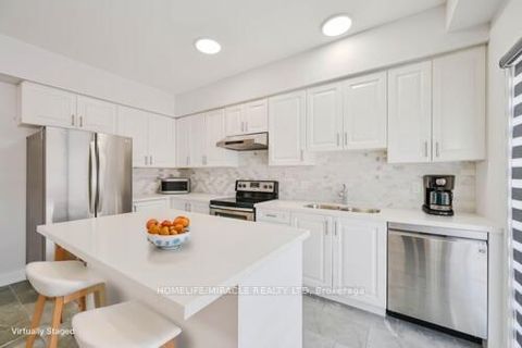 Photo 11 at 29 Turnberry Lane, Painswick South, Barrie