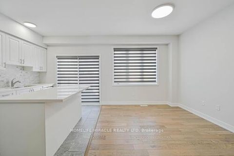 Photo 12 at 29 Turnberry Lane, Painswick South, Barrie