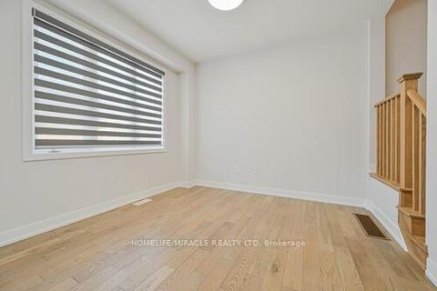 Photo 17 at 29 Turnberry Lane, Painswick South, Barrie