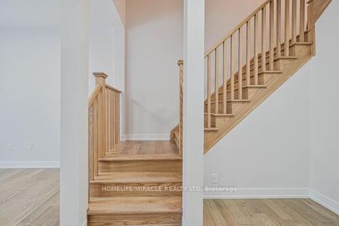 Photo 18 at 29 Turnberry Lane, Painswick South, Barrie