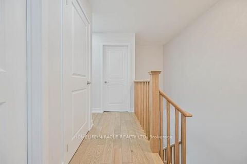 Photo 19 at 29 Turnberry Lane, Painswick South, Barrie