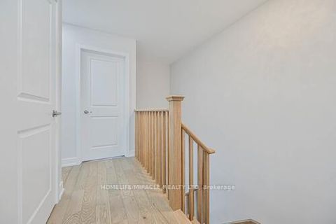 Photo 21 at 29 Turnberry Lane, Painswick South, Barrie