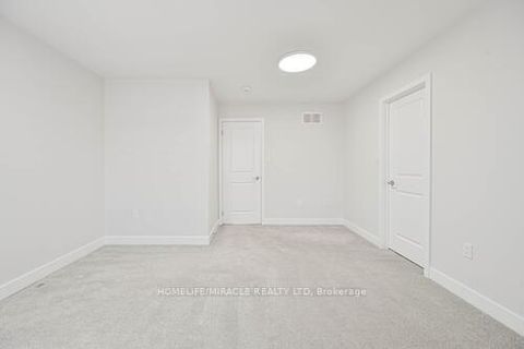 Photo 31 at 29 Turnberry Lane, Painswick South, Barrie