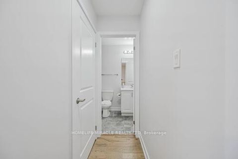 Photo 32 at 29 Turnberry Lane, Painswick South, Barrie