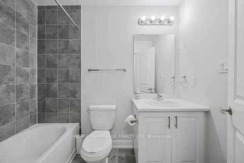 Photo 33 at 29 Turnberry Lane, Painswick South, Barrie