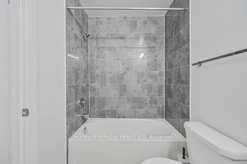 Photo 34 at 29 Turnberry Lane, Painswick South, Barrie