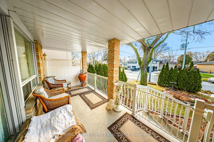 Photo 2 at 1435 Strathy Avenue, Lakeview, Mississauga