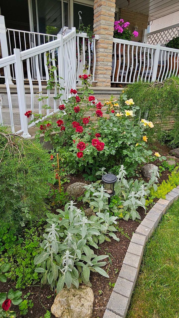 Photo 4 at 1435 Strathy Avenue, Lakeview, Mississauga