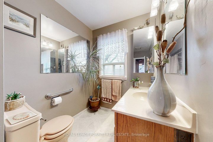 Photo 22 at 1435 Strathy Avenue, Lakeview, Mississauga