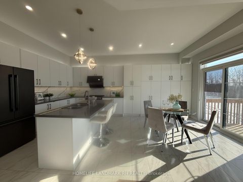 Photo 3 at 66 Hilts Drive, Rural Richmond Hill, Richmond Hill