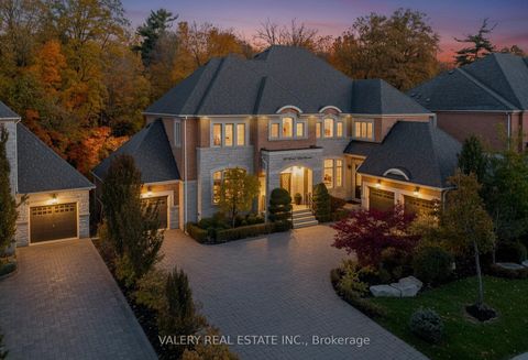 Photo 2 at 211 Grand Vellore Crescent, Vellore Village, Vaughan