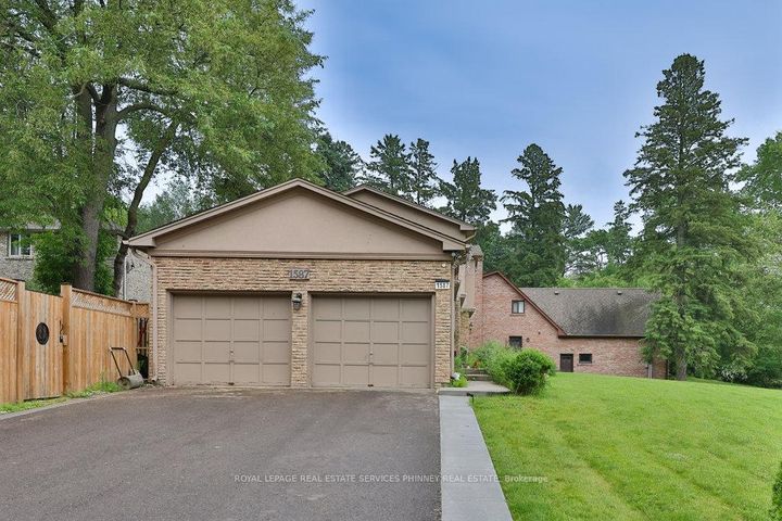 Photo 2 at 386 Pinetree Way, Mineola, Mississauga