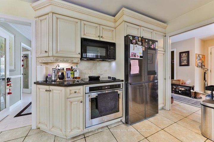 Photo 6 at 386 Pinetree Way, Mineola, Mississauga