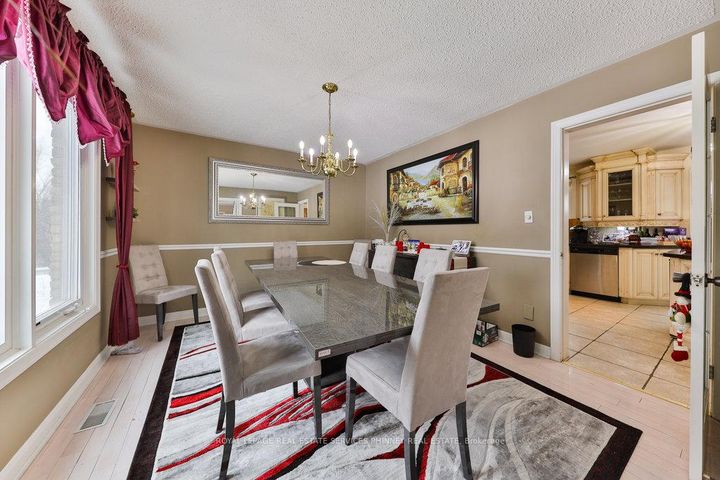 Photo 10 at 386 Pinetree Way, Mineola, Mississauga
