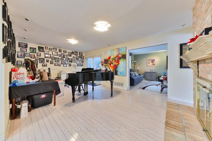 Photo 11 at 386 Pinetree Way, Mineola, Mississauga