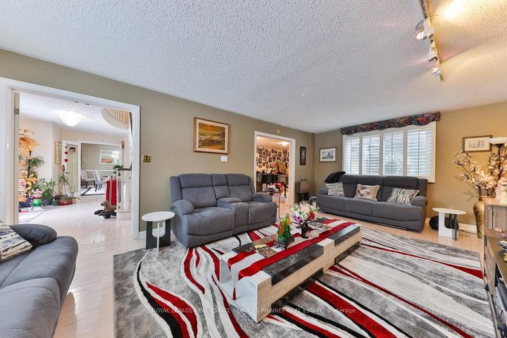 Photo 13 at 386 Pinetree Way, Mineola, Mississauga