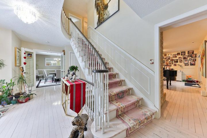 Photo 15 at 386 Pinetree Way, Mineola, Mississauga