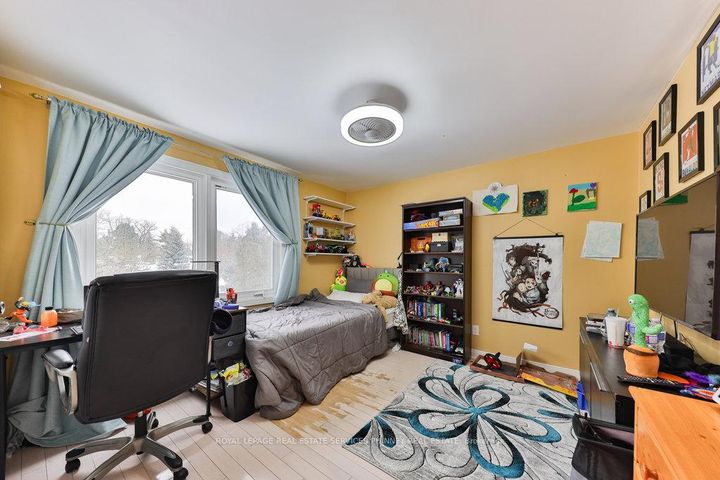 Photo 19 at 386 Pinetree Way, Mineola, Mississauga