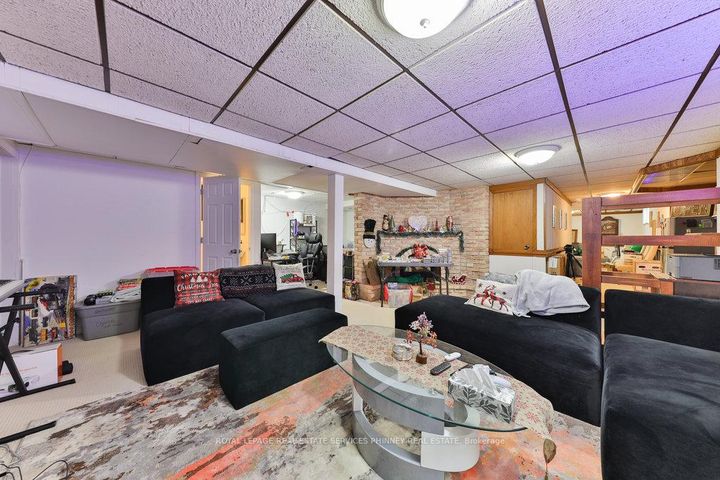 Photo 22 at 386 Pinetree Way, Mineola, Mississauga