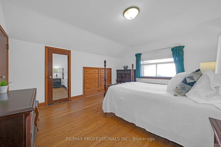 Photo 14 at 29 Tremont Road, City Centre West, Toronto