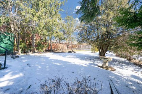 Photo 2 at 29 Tremont Road, City Centre West, Toronto