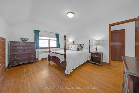 Photo 13 at 29 Tremont Road, City Centre West, Toronto