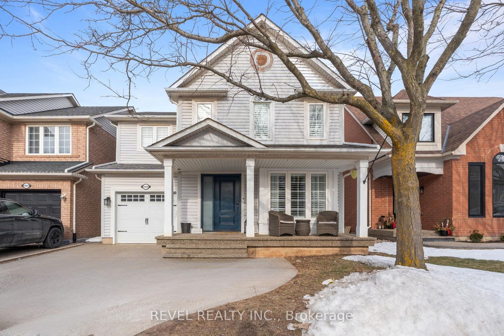 5609 Thorn Lane, Orchard, Burlington by Loree Meneguzzi Real Estate 5609 Thorn Lane, Orchard, Burlington